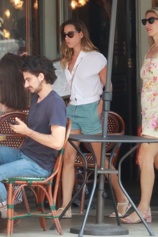 AUBREY PLAZA and Jeff Baena Out for Lunch with Zach Woods in Los Angeles 07/11/2021