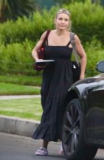 CAMERON DIAZ Leaves a Friend
