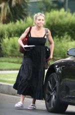 CAMERON DIAZ Leaves a Friend