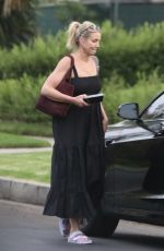 CAMERON DIAZ Leaves a Friend