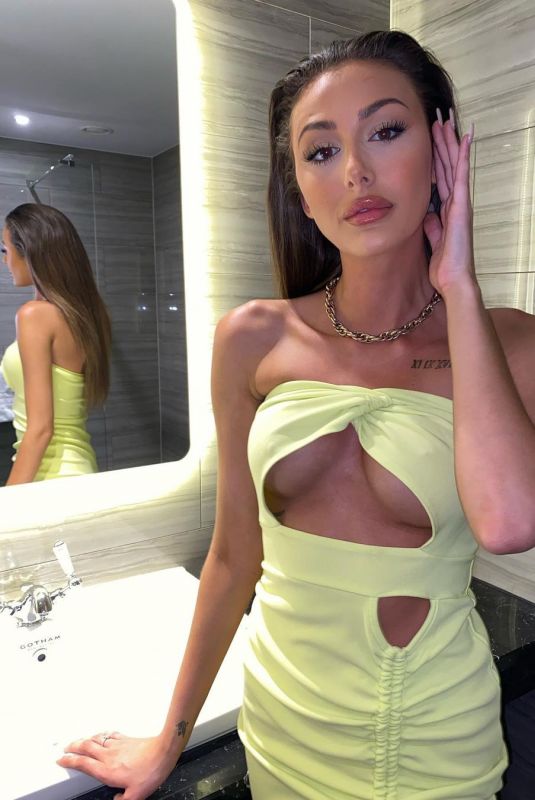 CHLOE VEITCH - Instagram Photos 06/30/2021