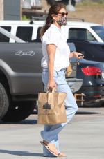 CINDY CRAWFORD Shopping at Vintage Grocers in Malibu 07/19/2021