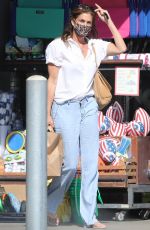 CINDY CRAWFORD Shopping at Vintage Grocers in Malibu 07/19/2021