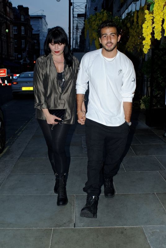 DAISY LOWE Leaves Scott