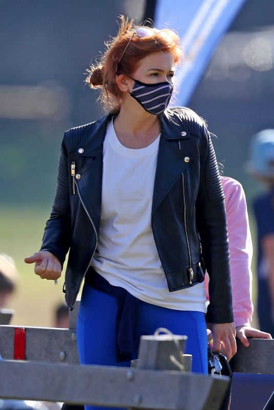 ISLA FISHER Out at a Park in Sydney 07/08/2021