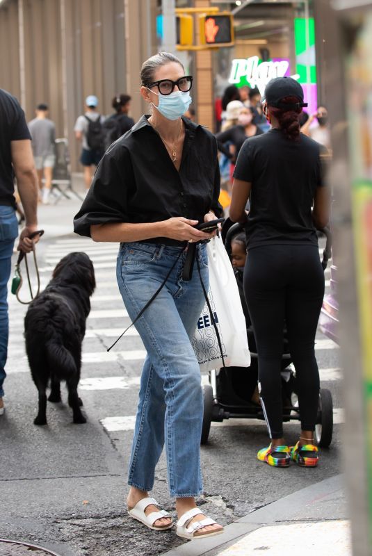 JENNA LYONS Out with Her Dog in New York 07/23/2021
