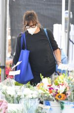 JENNIFER GARNER Shopping at Farmer