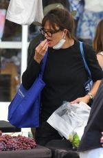 JENNIFER GARNER Shopping at Farmer