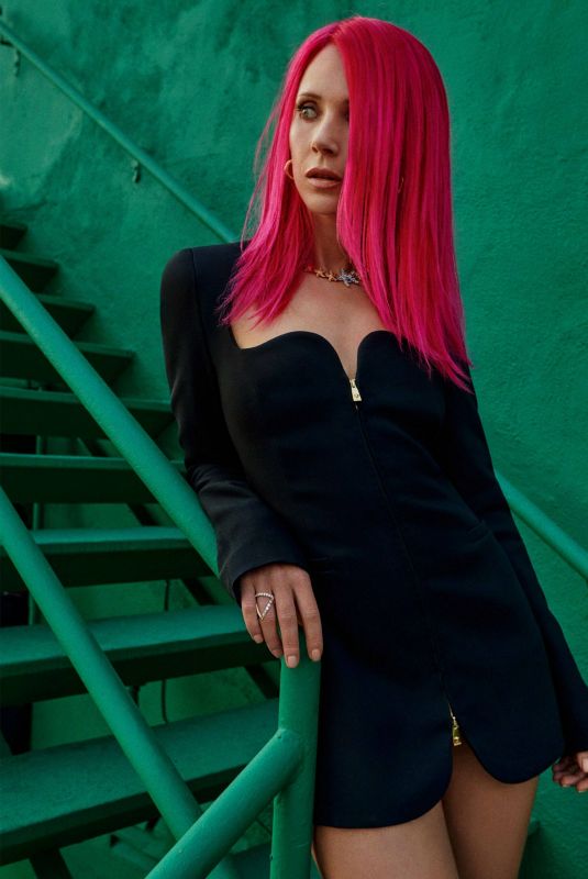 JUNO TEMPLE - Vogue Photo Diary for Ted Lasso Season 2 Premiere, July 2021