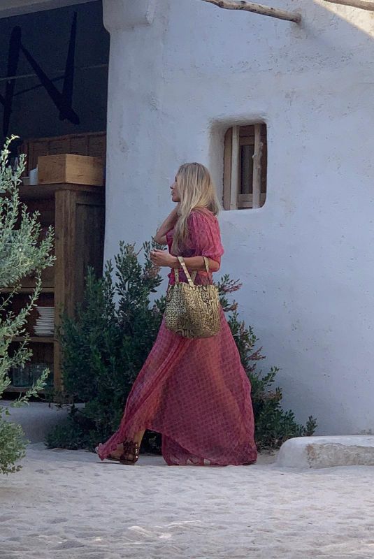 KATE MOSS Out for Lunch in Ibiza 07/29/2021