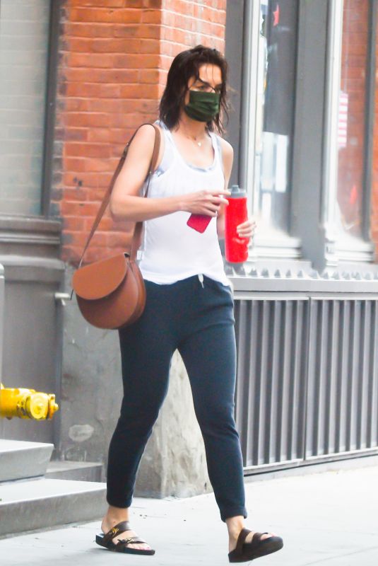 KATIE HOLMES Leaves Her Apartment in New York 07/01/2021