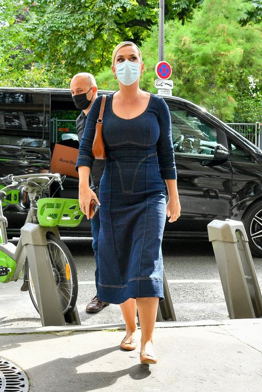 KATY PERRY Out Shopping in Paris 07/07/2021