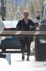 KELLY CLARKSON Out and About in Los Angeles 07/28/2021