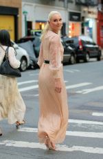 LINDSEY VONN in a Gucci Dress Heading to 2021 Sports Humanitarian Awards 07/12/2021
