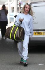 MOLLY MAE HAGUE Leaves a Hair Salon in Wilmslow 07/13/2021