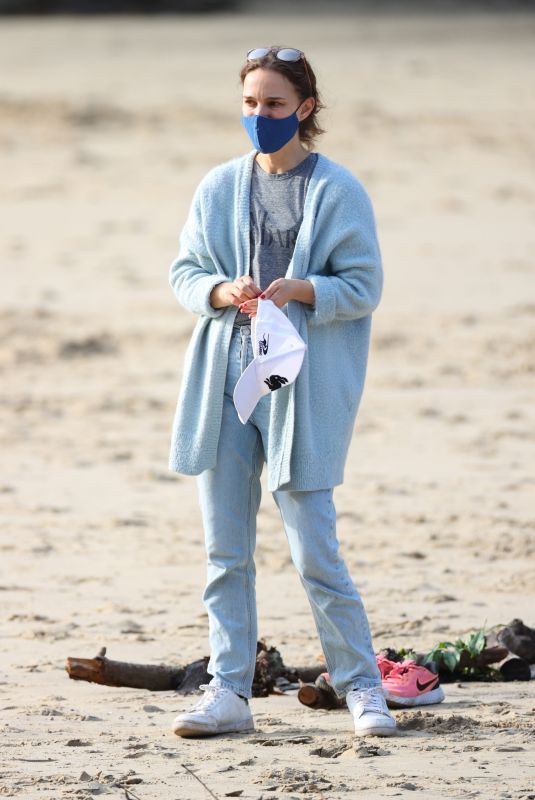NATALIE PORTMAN Out at Parsley Bay Beach in Sydney 07/08/2021