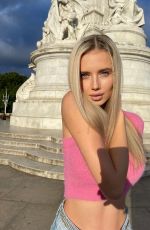 POLINA MALINOVSKAYA - Instagram Photos 07/18/2021