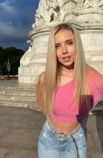 POLINA MALINOVSKAYA - Instagram Photos 07/18/2021