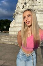 POLINA MALINOVSKAYA - Instagram Photos 07/18/2021