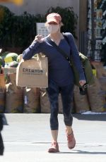 RENEE ZELLWEGER Shopping at Whole Foods in Los Angeles 07/03/2021