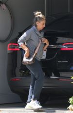 SARAH MICHELLE GELLAR Arrives at Her Home in Santa Monica 07/02/2021
