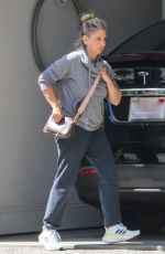 SARAH MICHELLE GELLAR Arrives at Her Home in Santa Monica 07/02/2021