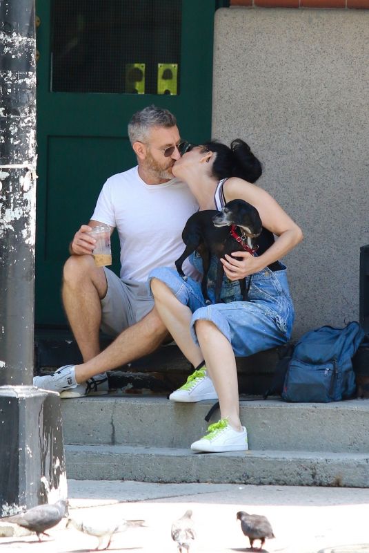 SARAH SILVERMAN and Rory Albanese Out Kissing in New York 07/05/2021