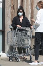 SHANNEN DOHERTY Shopping at Vintage Grocers in Malibu 07/16/2021