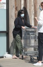 SHANNEN DOHERTY Shopping at Vintage Grocers in Malibu 07/16/2021