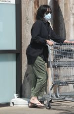 SHANNEN DOHERTY Shopping at Vintage Grocers in Malibu 07/16/2021
