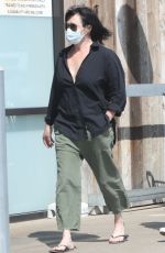 SHANNEN DOHERTY Shopping at Vintage Grocers in Malibu 07/16/2021