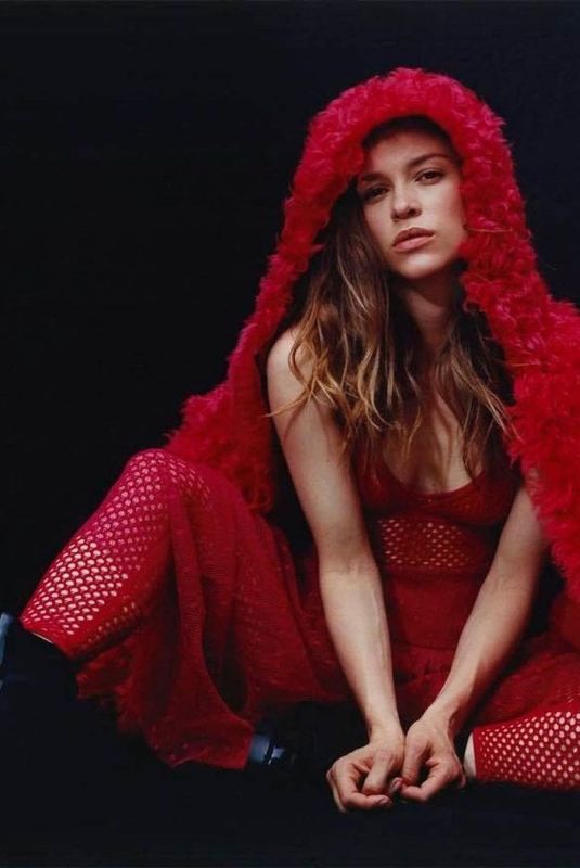 SOPHIE COOKSON for Schon Magazine, June 2021