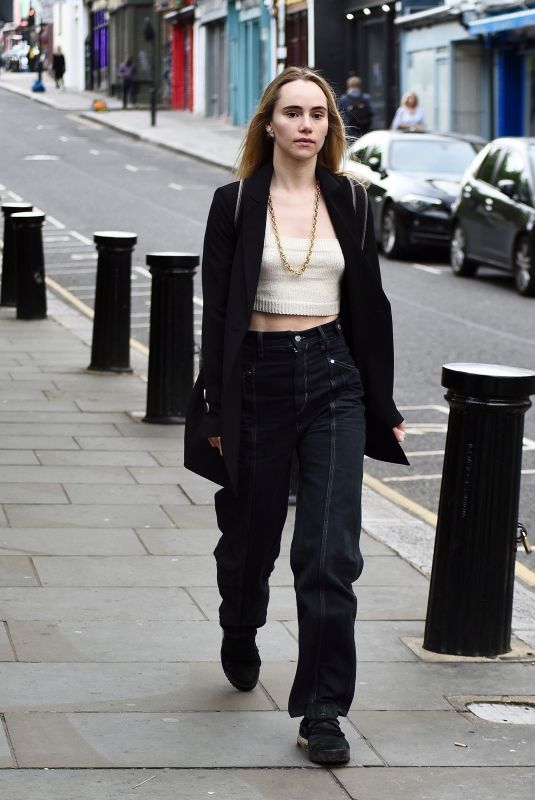 SUKI WATERHOUSE Out and About on Portobello Road in London 07/04/2021