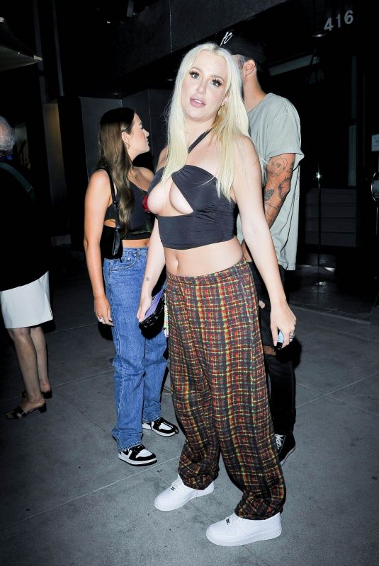 TANA MOGEAU at Il Pastaio in Beverly Hills 07/17/2021