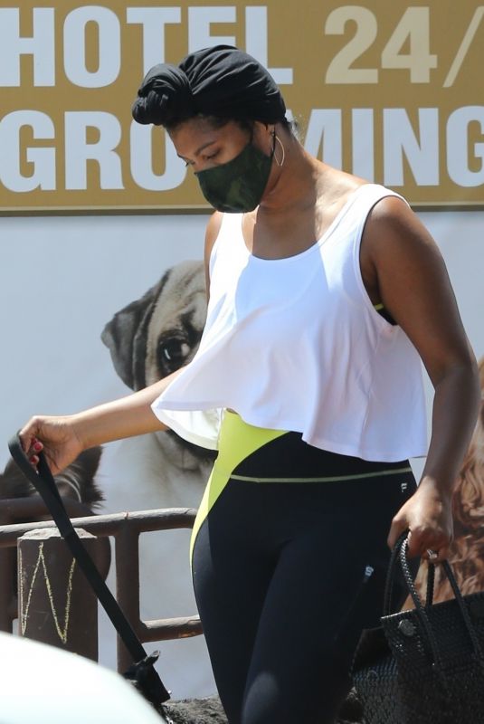 TAYLOR SIMONE LEDWARD Picks up Her Dog from Daycare in Los Angeles 07/09/2021