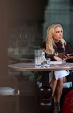 ABBIE QUINNEN Out for Lunch in London 08/10/2021