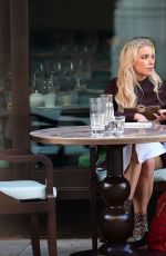 ABBIE QUINNEN Out for Lunch in London 08/10/2021