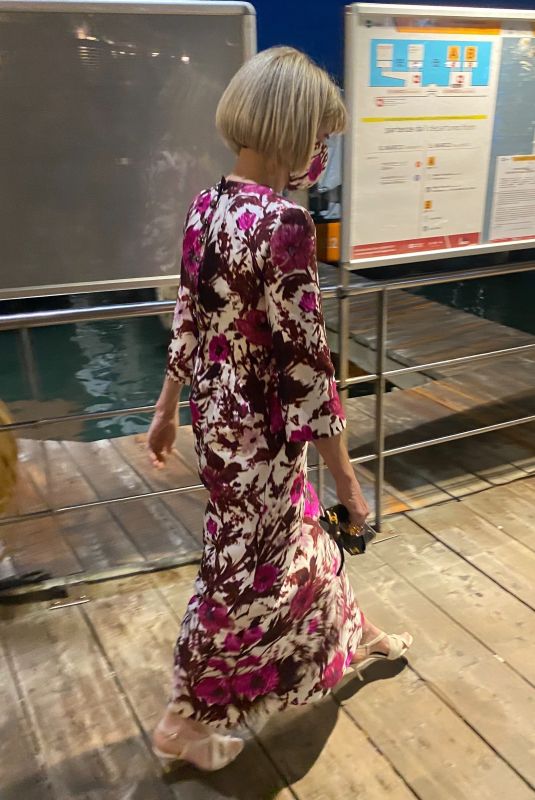 ANNA WINTOUR Leaves Dolce & Gabbana Fashion Show in Venice 08/29/2021