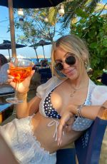 BEATRICE BOUCHARD - Instagram Photos 08/08/2021