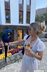 BEATRICE BOUCHARD - Instagram Photos 08/08/2021