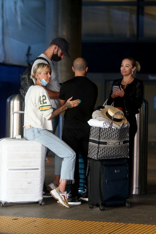 CHRISHELL STAUSE, MARY FOITZGERALD, TINA LOUISE and Jason Oppenheim at LAX Airport 08/09/2021