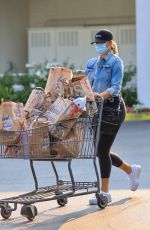 CHRISSY TEIGEN Shopping at Bristol Farms in Los Angeles 08/23/2021