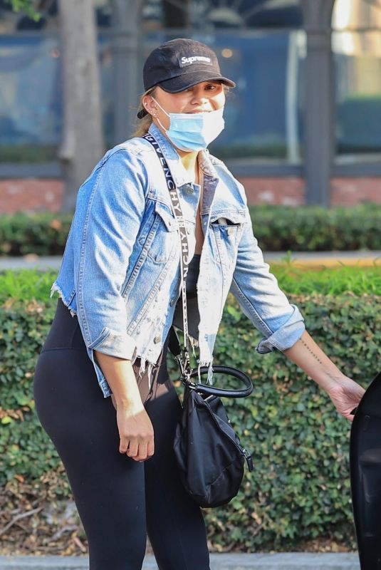 CHRISSY TEIGEN Shopping at Bristol Farms in Los Angeles 08/23/2021