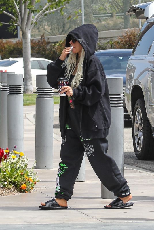 CHRISTINA AGUILERA Catch a Private Jet Out of LAX 08/29/2021