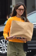 EIZA GONZALEZ Picks up Lunch at Joan