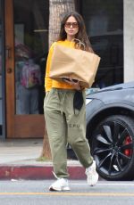 EIZA GONZALEZ Picks up Lunch at Joan