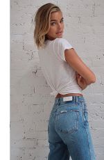 ELIZABETH TURNER - Instagram Photos 08/01/2021