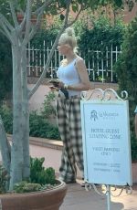 GWEN STEFANI Leaves Her Hotel in San Diego 08/24/2021