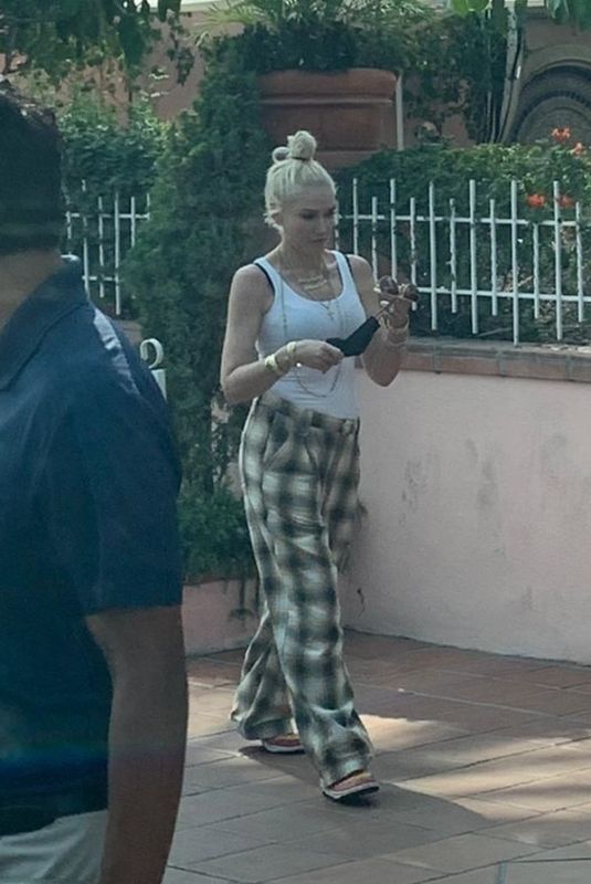 GWEN STEFANI Leaves Her Hotel in San Diego 08/24/2021