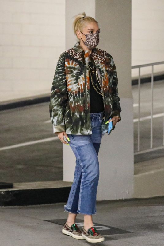 GWEN STEFANI Out in Beverly Hills 08/10/2021